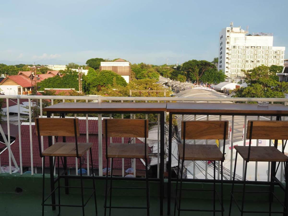 Boonnark Bed Night Bazaar No Car Parking Chiang Mai Exterior foto